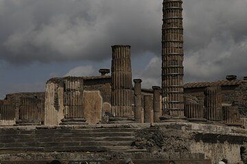 Private Pompeii Tour with Wine Tasting and Lunch from Sorrento