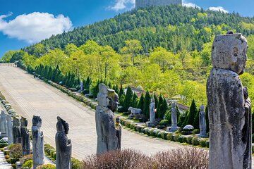 Xi'an Private Day Tour: Famen Temple&Qianling Mausoleum Adventure