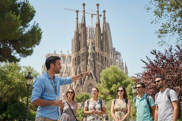 Sagrada Familia & Montserrat Small Group Tour with Hotel pick-up