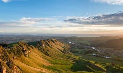 Scenic Vineyards & Te Mata Views: Napier Private Shore Tour