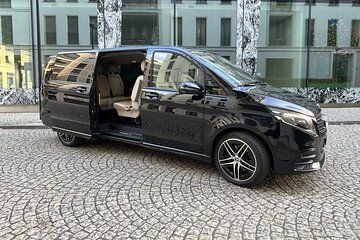 Private One Way Transfer from Zurich Airport to Innsbruck-Center