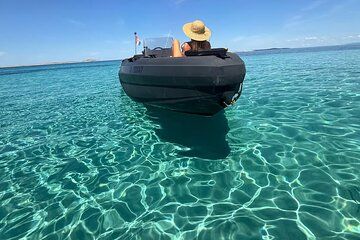 Abu Dhabi Private Small Boat Rental