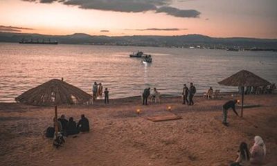 Private Golden Hour Boat Cruise in Aqaba and Aperitivo