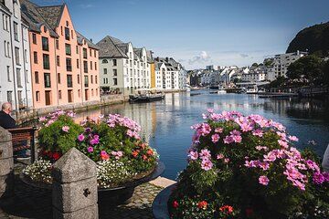 Cultural Walk with a Taste and Scent of Alesund