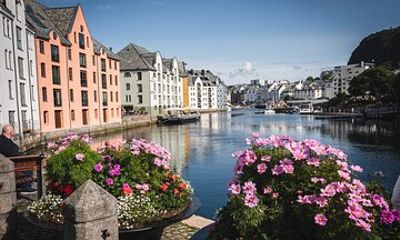 Cultural Walk with a Taste and Scent of Alesund