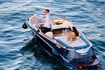 Premium private cruise on the Seine Paris Skipper included