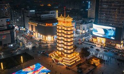 Zhengzhou By Night: Erqi Square and Market Tour