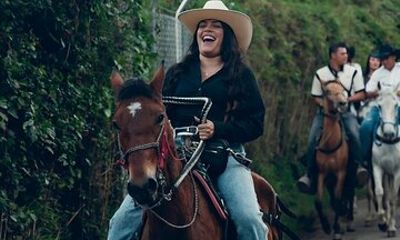 Medellin : Horseback Riding with Traditional Roast and Amazing Landscapes