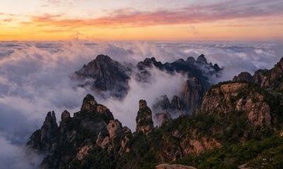 2-Day Private Trip to Huangshan Mountain and Tangmo Ancient Town from Xiamen
