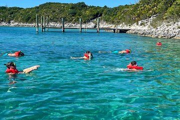 Private Rose Island Beach and Snorkeling Tour Drinks Included