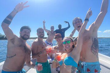 Private Rose Island Beach and Snorkeling Tour Drinks Included