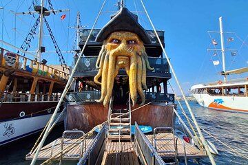 Kusadasi National Park Boat Trip with Foam Party and Lunch