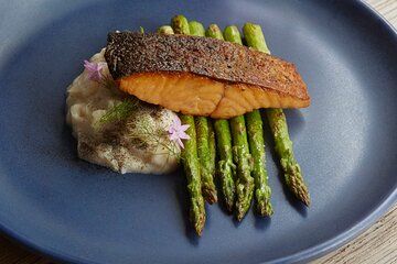 Tour and Food Pairing with Wines in Cradle of Earth (in Spanish)