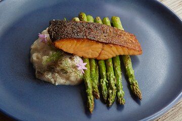 Food and Wine Tasting at Cradle of Earth (in Spanish)