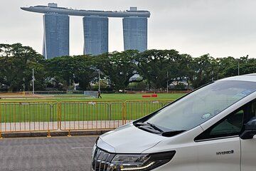 Private Singapore City Highlights Tour by Luxury Alphard