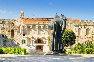 Split Palace Walls and Old Town Private Tour with Tickets