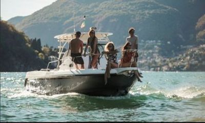 Private 1-hour boat tour on Lake Como