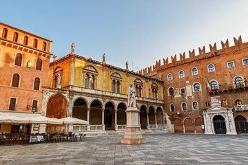 Verona - City of Lovers: Private Tour from Venice + water taxi