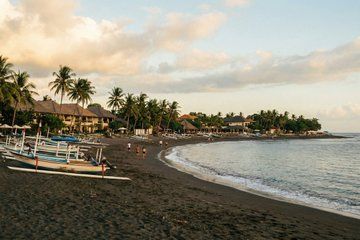 Self-Guided Lombok: Hidden Waterfalls, Islands & Caves