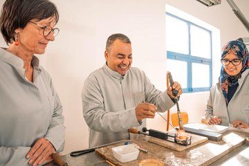 Essaouira: Jewelry-Making Workshop with Pastries