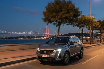 After Dark Istanbul Private Evening with a Local and Car