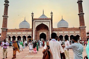 Old Delhi Heritage Walk with Rikshaw Ride and Spice Market