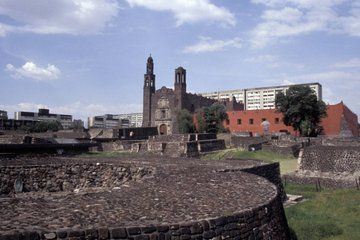 Private Tour of Tlatelolco Archaeological Zone with Transport