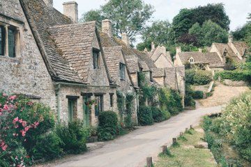 Cotswolds Private Tour from London with Japanese Speaking Driver