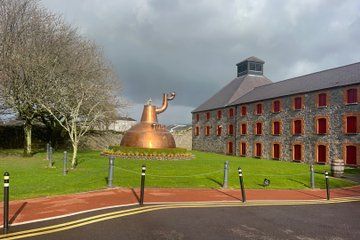 Private Tour Blarney Castle Jameson Distillery and Cobh