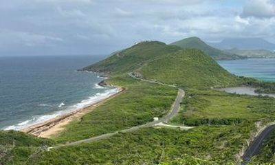 St kitts to Nevis-Liamuiga To Qualie