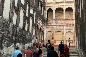 Lahore Sightseeing and Storytelling with Suleman