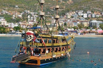 Alanya Pirate Boat Tour with Lunch and Unlimited Drinks