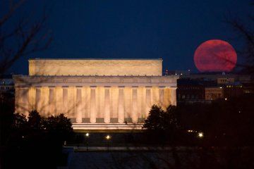 Washington DC Night Memorials Walking Tour with Skyline View