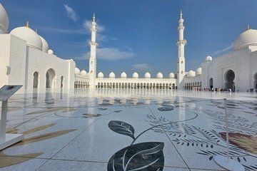 Sheikh Zayed Grand Mosque Tour and Yas Island Drive from Dubai