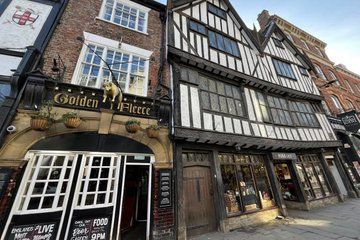 York Private Historical Pub Tour with Free Drinks