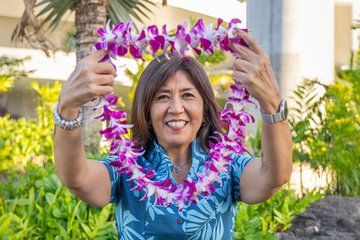 Oahu Orchid Lei Greeting at Honolulu Airport - Aloha Welcome