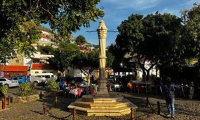 Old Town and World Heritage Plateau: Historical Guided Tour