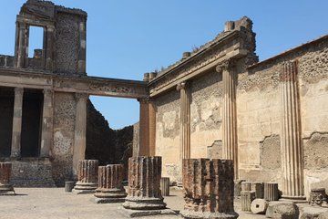 Day in Pompeii from Rome with Wine and Typical Food Tasting
