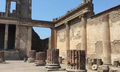 Day in Pompeii from Rome with Wine and Typical Food Tasting
