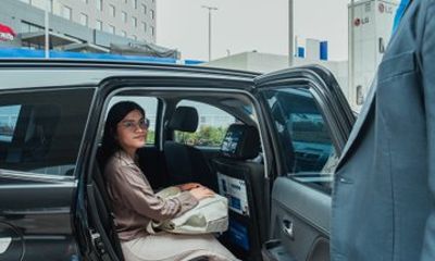 Transfer by official taxi from Jorge Chávez Lima Airport