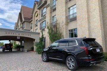 Montreal Private City Tour by Luxury Sedan MAX 3