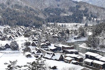 Shirakawago and Hida Takayama Guided Tours by Private Car
