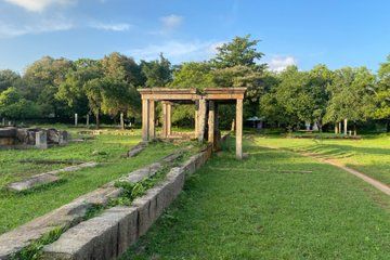 Private Guided TukTuk Tour to Anuradhapura Ancient City