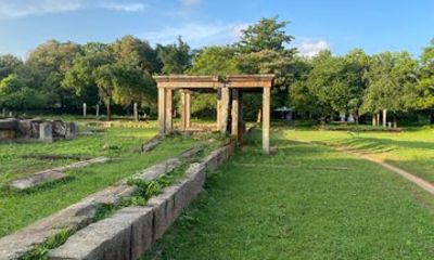 Private Guided TukTuk Tour to Anuradhapura Ancient City