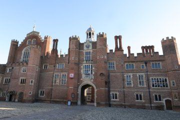 Hampton Court Palace, Bridgeton Sights & Cream Tea