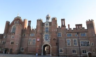 Hampton Court Palace, Bridgeton Sights & Cream Tea
