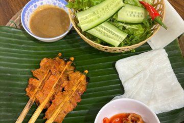 Hoi An Street Food Tour: Taste 11 Vietnamese Dishes