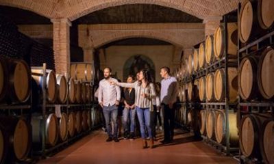 Exclusive Experience in Alicante Winery : 6 Tastings and Gift