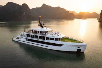 Ha Long & Lan Ha Bay: 5-Star Luxury Scenic Cruise from the Port
