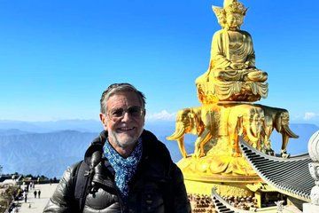 2-Day UNESCO Tour: Giant Pandas, Leshan Buddha and Emei Mountain